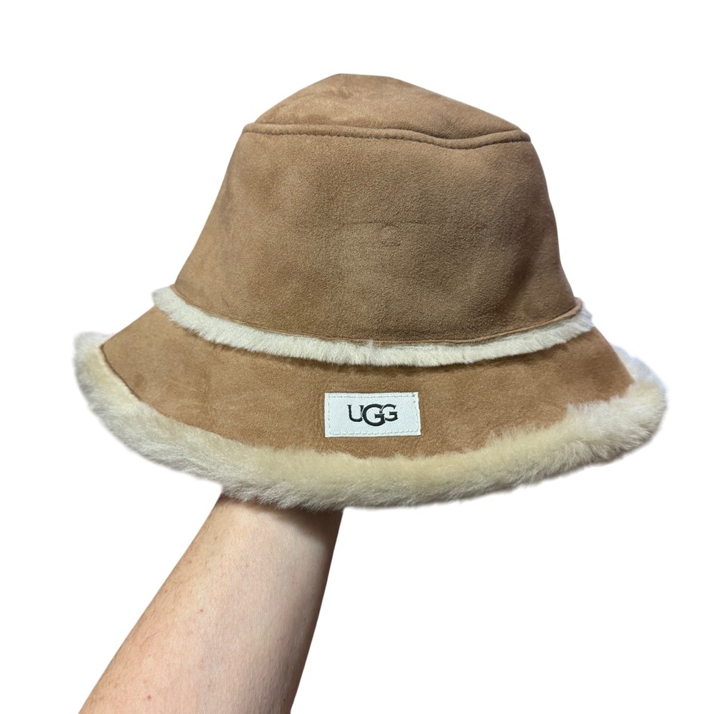 UGG Genuine Shearling & Sheepskin Bucket Hat Girls - Picture 2 of 6